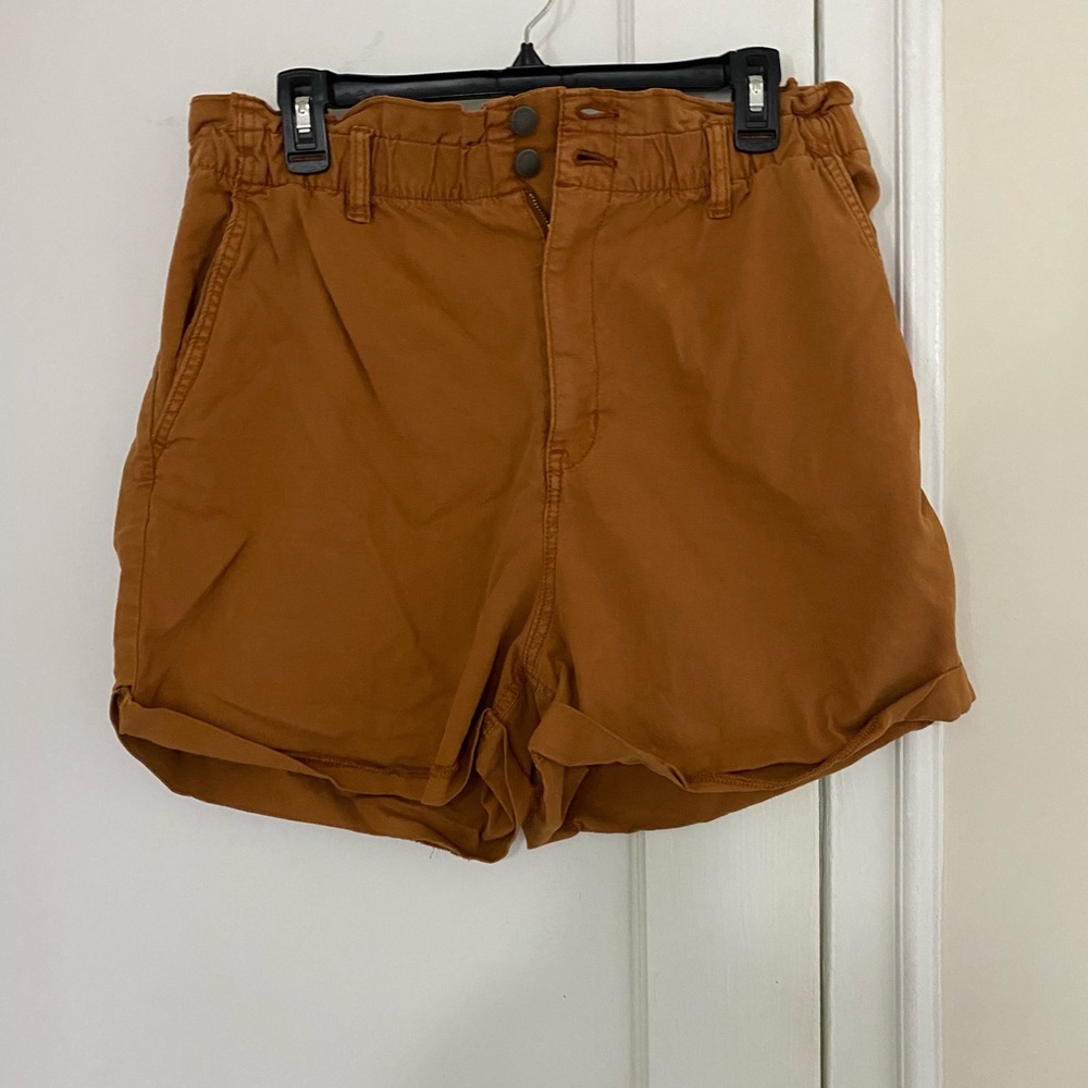 Universal Thread shorts in Pumpkin Spice color